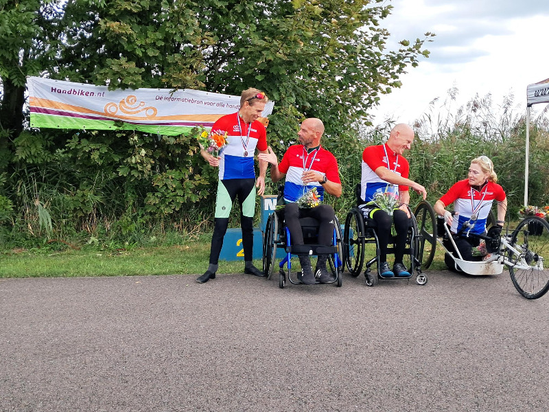 Rood-wit-blauw op NK Tijdrijden handbiken in Amsterdam-Noord